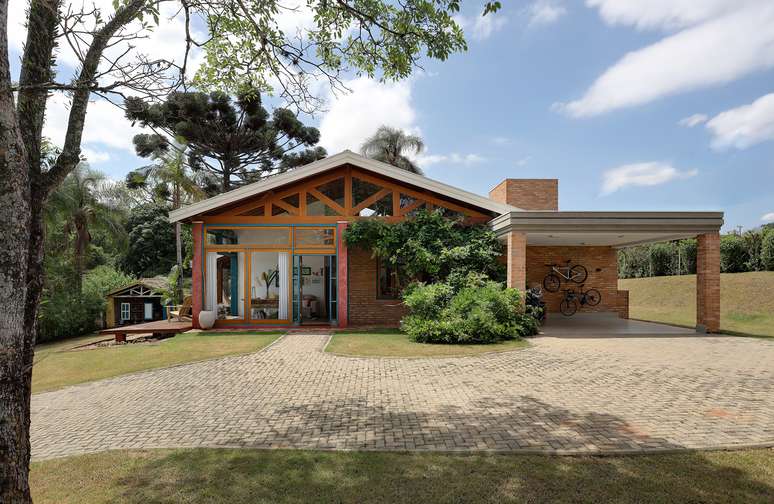 Vintage furnishings and sunset views set this 2,600 sq. ft. home apart