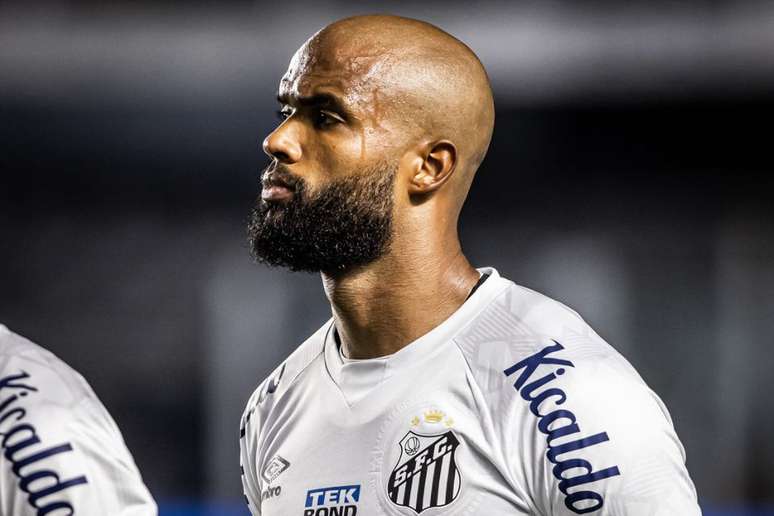 Messias deixou o campo machucado e será reavaliado no Santos (Foto: Raul Baretta/Santos FC)