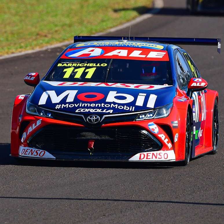 Rubinho shines and wins race 2 at Stock.  Camilo wins race 1