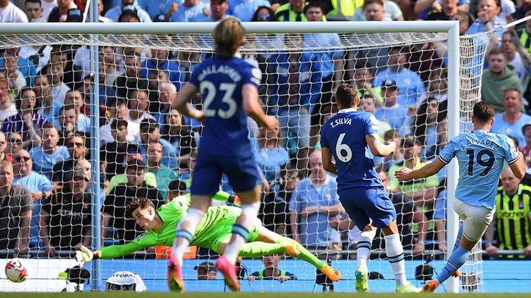 City bate Chelsea com golo de Julian Álvarez no primeiro jogo como campeão