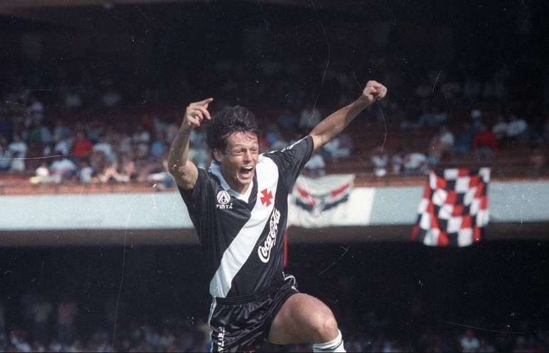 O jovem Sorato festeja o gol do t&iacute;tulo brasileiro do Vasco, em 1989 &ndash; Arquivo/Acervo Historio Vasco da Gama