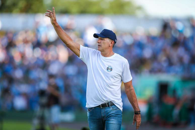 Renato vem tentando equilibrar o time do Gr&ecirc;mio, que tenta crescer no Brasileir&atilde;o ap&oacute;s a conquista do Gauch&atilde;o.