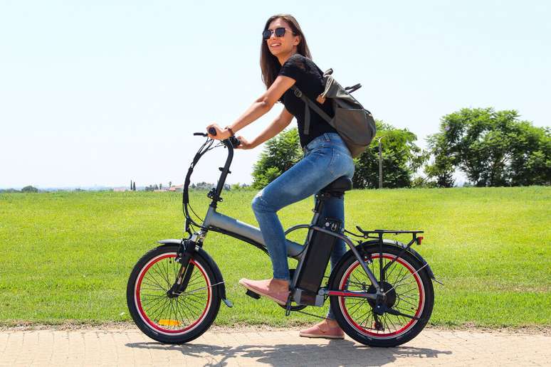 Bicicleta elétrica oferece benefícios para a saúde do corpo