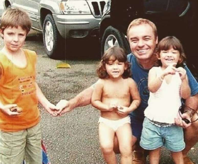 Gugu Liberato e os filhos João Augusto e as gêmeas Marina e Sofia