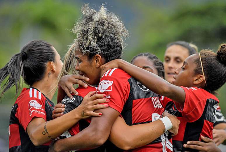 Pelo Brasileirão Feminino, Corinthians encara o Flamengo em