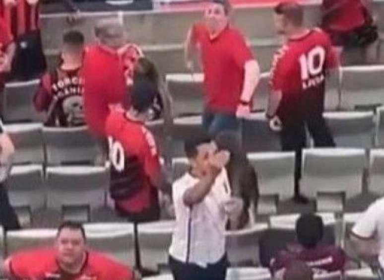STJD sues Athletico for fan who imitated monkey against Flamengo