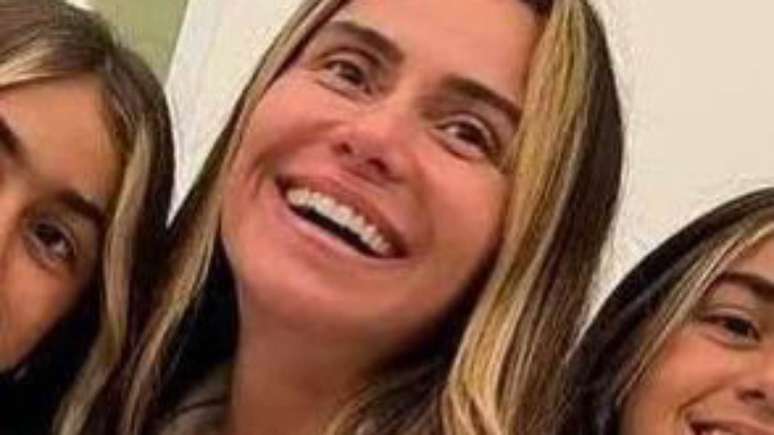 Giovanna Antonelli makes rare appearances with twin daughters her size