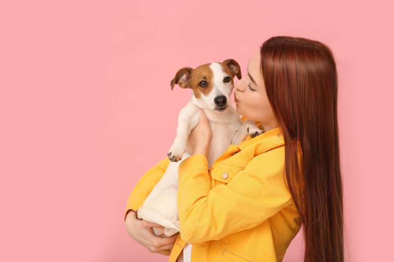 O carinho é uma forma de comunicação não verbal entre o pet e o tutor