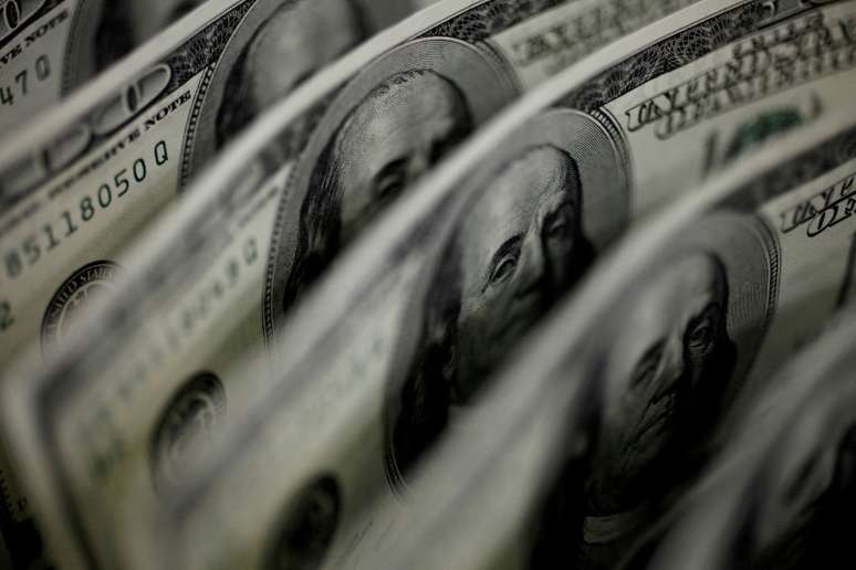 The spot dollar rises against the real with an eye to the outside and waiting for the framework vote