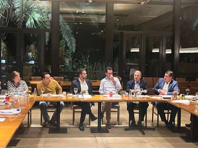 Presidente do PSDB, o governador do Rio Grande do Sul, Eduardo Leite, participou de jantar com prefeitos para debater os rumos do partido. 26/04/2023.