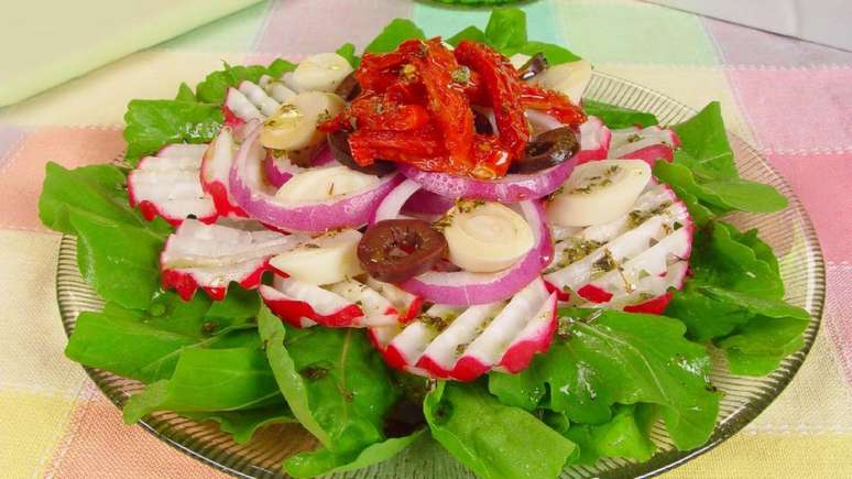 Salada de rabanete com rúcula