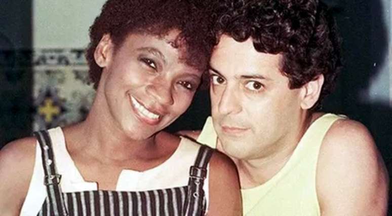 Zezé Motta e Marcos Paulo (1951-2012) em 'Corpo a Corpo': racistas diziam barbaridades da atriz 