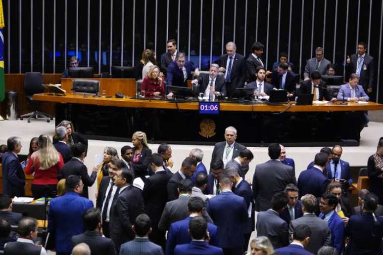 Texto-base do arcabouço fiscal foi aprovado por 372 votos a 108.