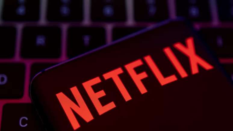 Netflix passará a cobrar taxa adicional de até R$ 15 para quem