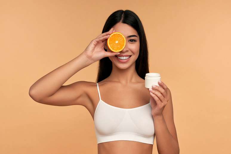 Vitamina C é uma substância que favorece a beleza da pele