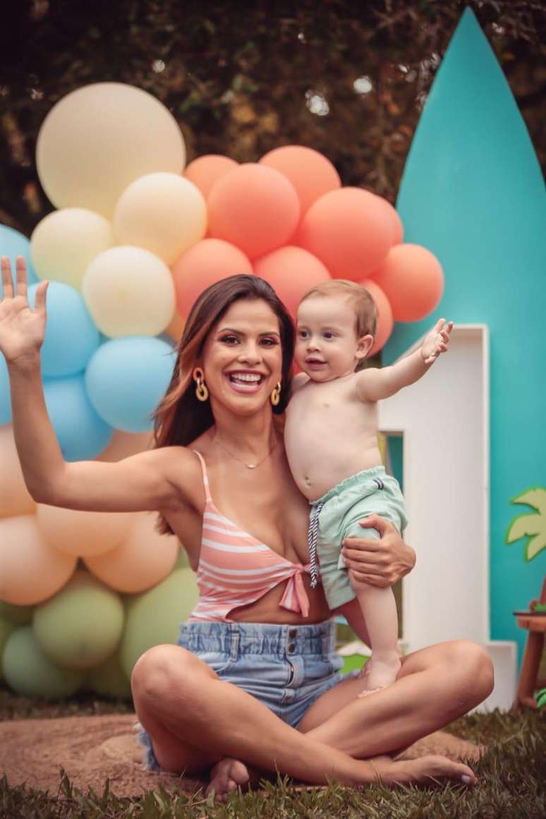 Carem foi a primeira mulher a ter um filho ap&oacute;s o experimento de transposi&ccedil;&atilde;o uterina; N&iacute;colas nasceu em janeiro de 2022