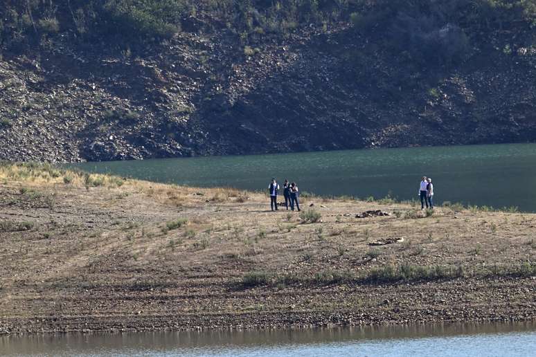 Buscas de vestígios de Madeleine McCann são realizadas na albufeira do Arade, na Barragem do Arade, em Portugal