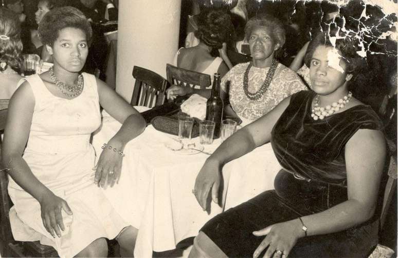 Atividade cultural no Clube Regatas, em Campinas, final da década de 1970. Laudelina é a do meio.