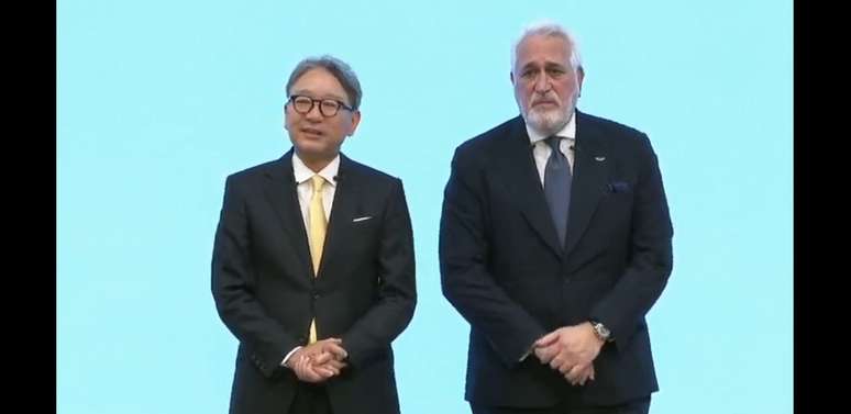 Toshihiro Mibe (Honda) e Lawrence Stroll (Aston Martin) durante a coletiva de imprensa que anunciou o acordo entre as partes
