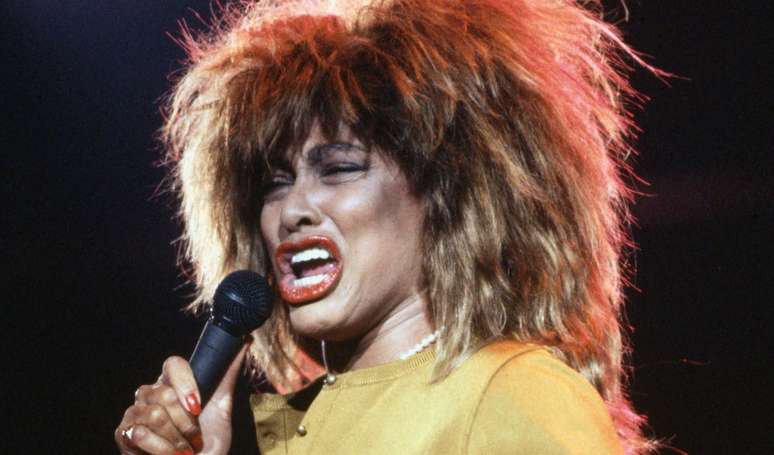 Tina Turner teve uma vida para lá de difícil, mas logo se tornou um exemplo de superação..