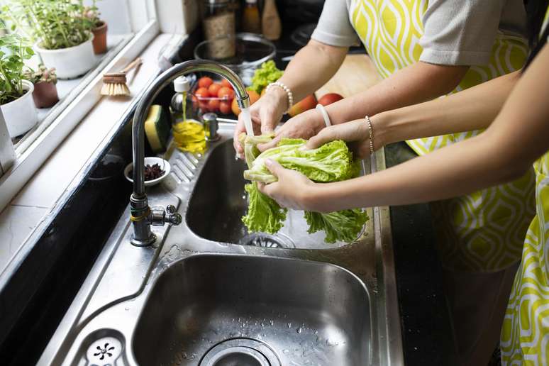 Veja dicas para limpar e guardar os vegetais da forma certa