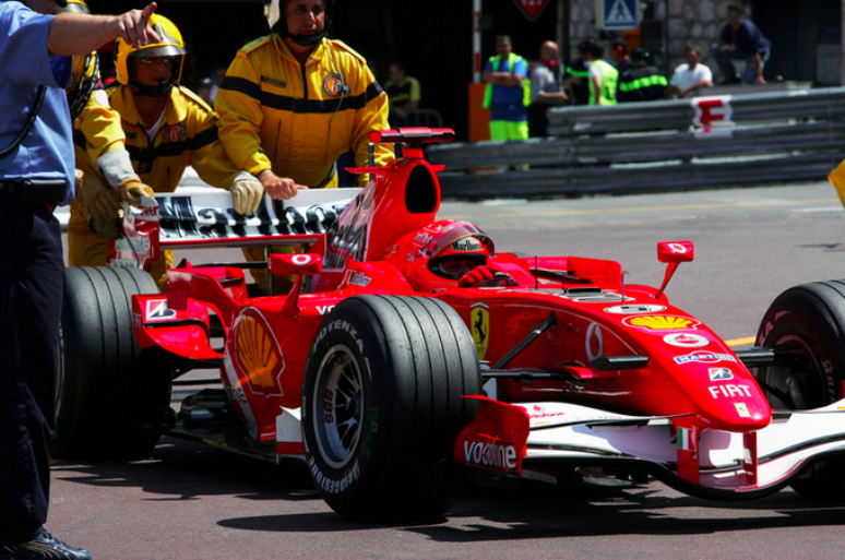 Michael Schumacher após parar seu carro na La Rascasse