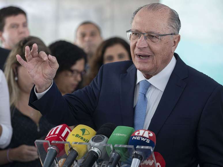 Governo vai reduzir impostos para carros de at&eacute; R$ 120 mil