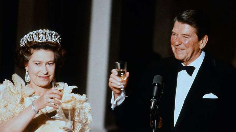 A rainha Elizabeth 2ª e Ronald Reagan durante um banquete em San Francisco em 1983