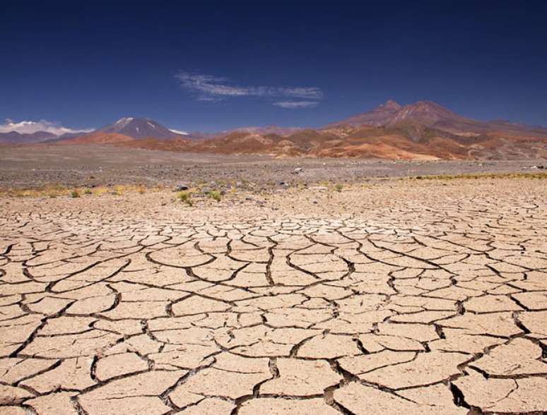 Deserto do Atacama (Chile) - É o deserto mais seco do mundo. Em algumas partes, não chove há 500 anos. As temperaturas são extremas: 0ºC de dia e 40ºC à noite.