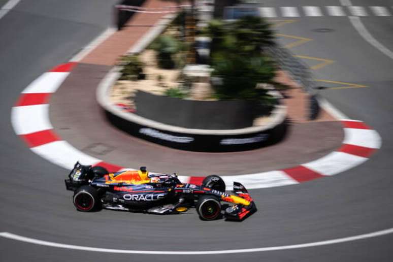 GP da Espanha: Verstappen lidera 2º treino à frente de Alonso