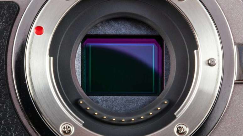 How the digital camera image sensor works