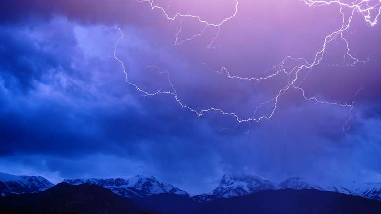 Scientists create an “artificial cloud” that harvests electricity from the air