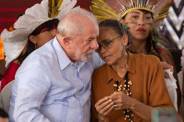 O presidente Luiz Inácio Lula da Silva e a ministra do Meio Ambiente, Marina Silva, durante o encerramento do Acampamento Terra Livre. Foto: Marcelo Camargo/Agência Brasil