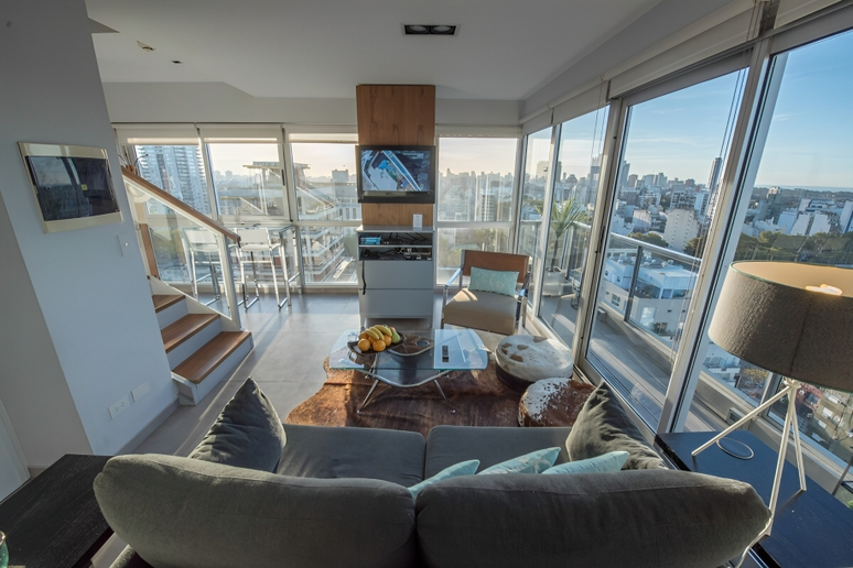 No agito de Palermo Soho, essa penthouse triplex com jacuzzi é ótima pedida para lua de mel e fica a poucos passos de ótimos restaurantes