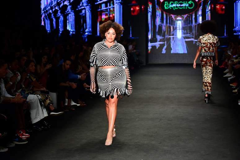 Rita Carreira in The Paradise fashion show 