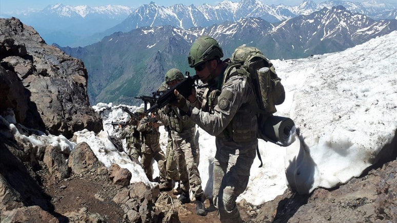 As forças turcas têm lutado contra o PKK e outros grupos curdos no norte do Iraque