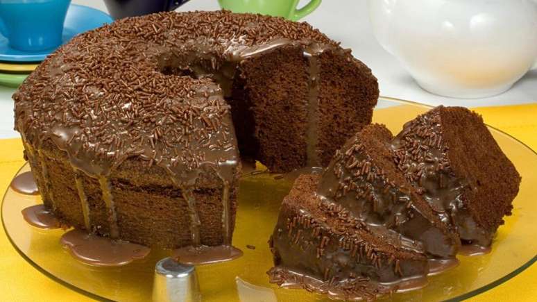 Bolo de chocolate com cobertura