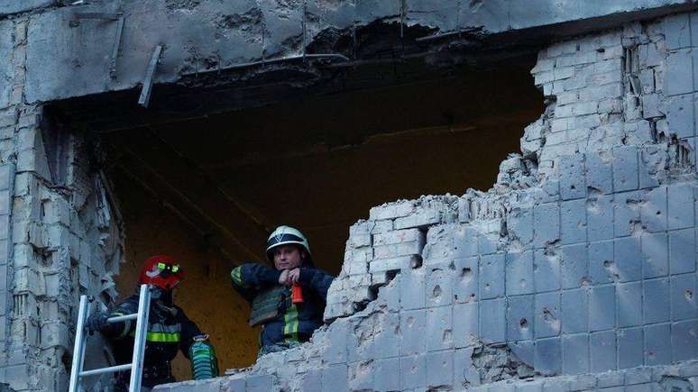 Vários edifícios foram atingidos por fragmentos de drones, dizem autoridades de Kiev