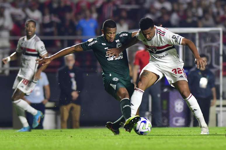 SP - SÃO PAULO / GOIAS / CAMPEONATO BRASILEIRO - ESPORTES - Partida entre Sao Paulo x Goias, valido pela oitava rodada do Campeonato Brasileiro, realizado no estadio do Morumbi, zona sul de Sao Paulo, na noite deste sabado, 27.  