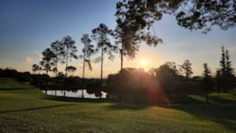 Foto externa, p&ocirc;r do sol