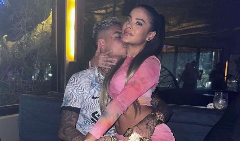 Bella Campos receives a shower of criticism on the web after announcing her marriage to MC Cabelinho on TV and rebuts the attacks