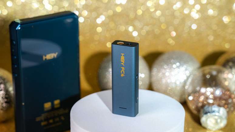 Melhores DAC/amps USB ultra portáteis (sem bateria) até R$ 500. Na foto Hiby FC4.