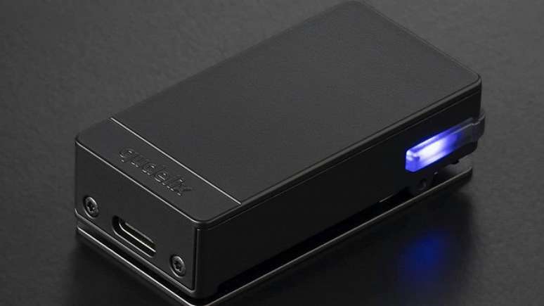 Melhores DAC/amps USB ultra portáteis Bluetooth (com bateria) até R$ 500. Na foto Qudelix 5K.