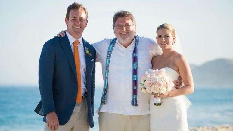 Steve foi o mestre de cerimônia no casamento de Eve e Blake Wiley