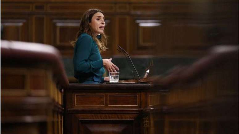 O Ministério da Igualdade da Espanha, chefiado por Irene Montero, quer fazer uma Lei contra o Racismo