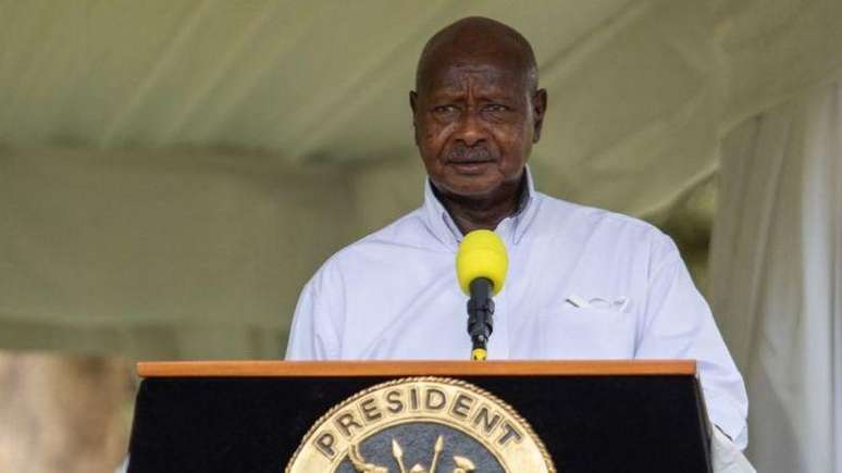 O presidente da Uganda, Yoweri Museveni, sancionou a nova lei na segunda-feira