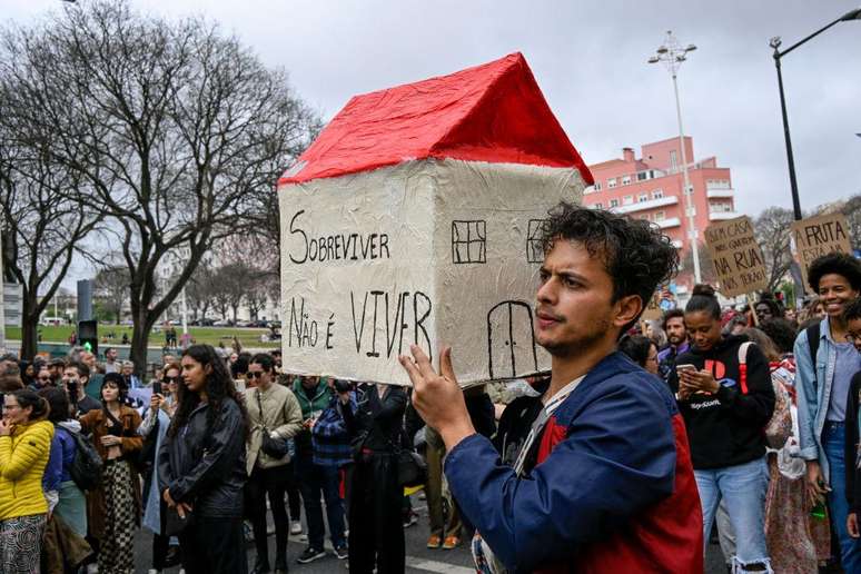 Manifestação atraiu mais de 30 mil pessoas às ruas de Lisboa em abril passado