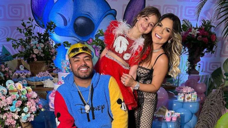 Deolane Bezerra faz festa de aniversário luxuosa para filha e presente inusitado chama a atenção -