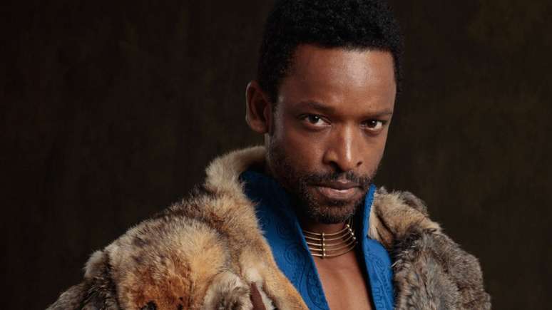 Alex Brasil como Rei Hanum.