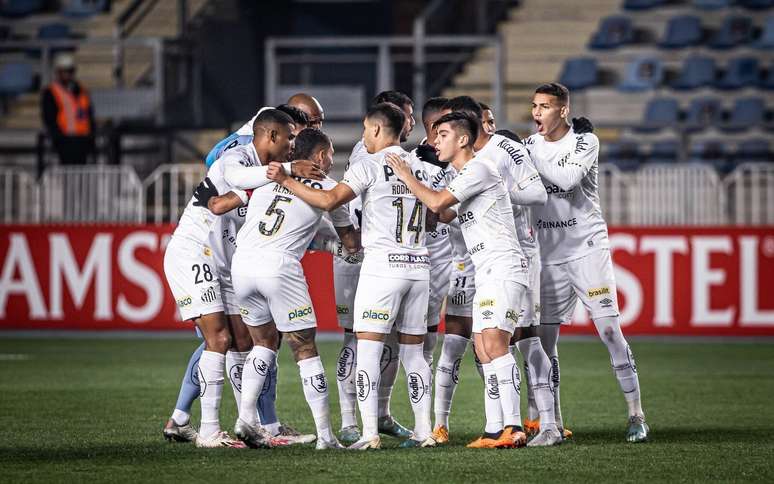 In 2023, Santos lets go of positive taboos and perpetuates uncomfortable fasts